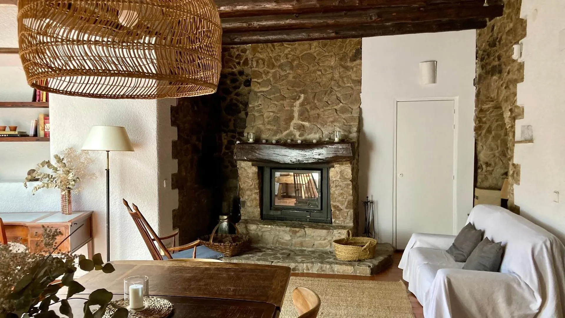 Capmany Els Racons Del Fort Castle Hosting Up To 18 People