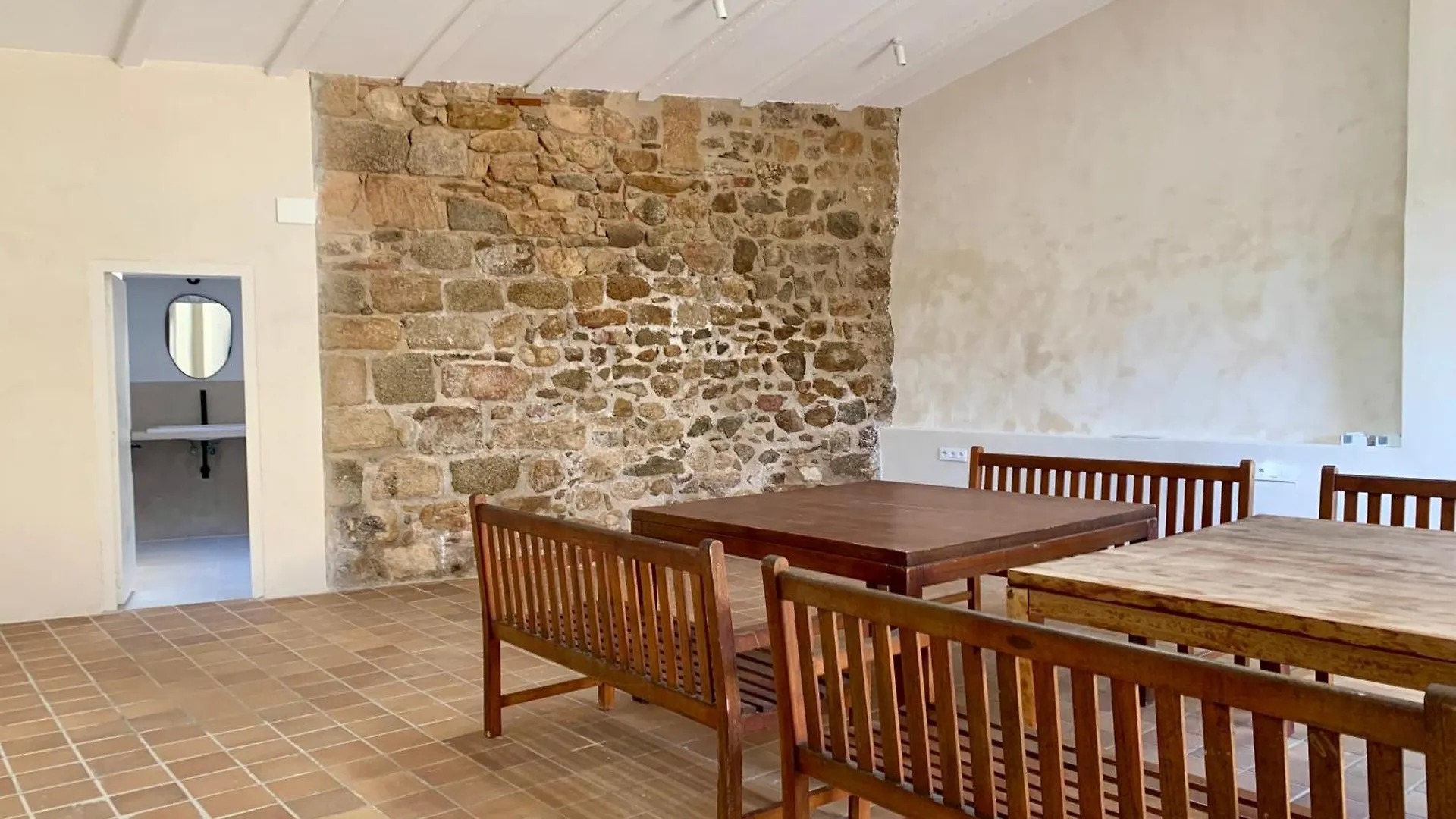 וילה Capmany Els Racons Del Fort Castle Hosting Up To 18 People ספרד