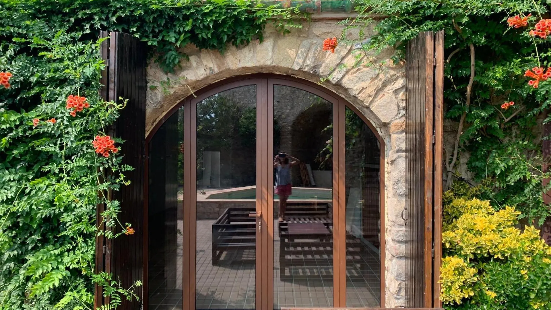 Capmany Els Racons Del Fort Castle Hosting Up To 18 People 0*,