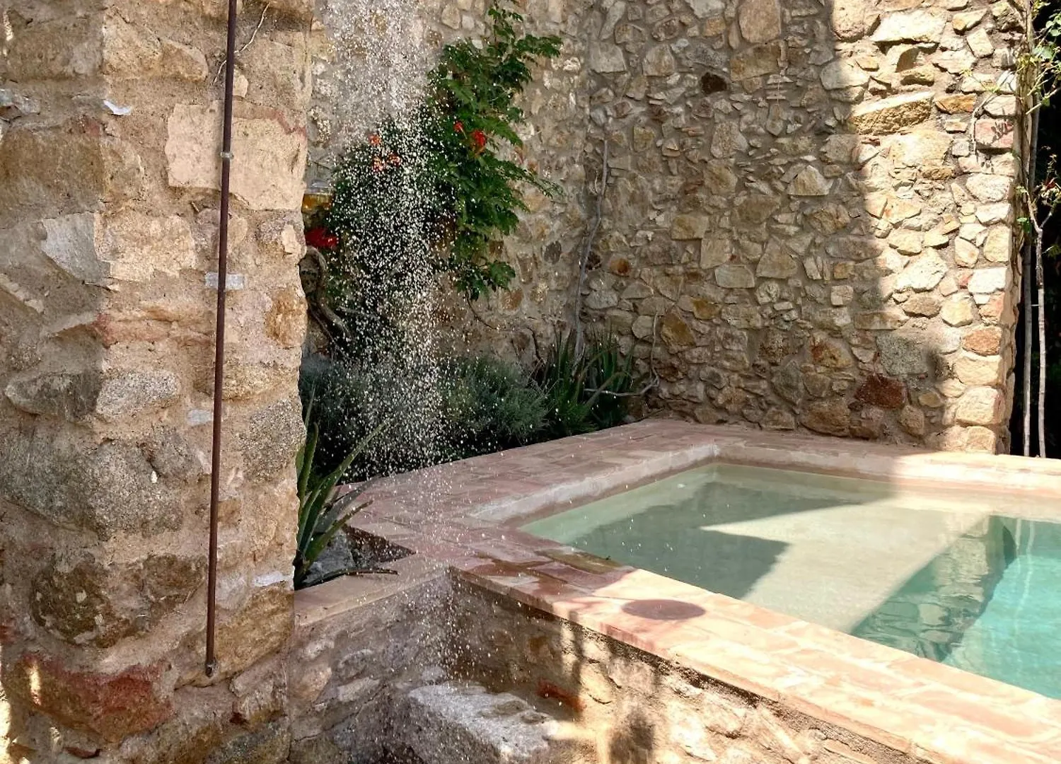 Capmany Els Racons Del Fort Castle Hosting Up To 18 People וילה