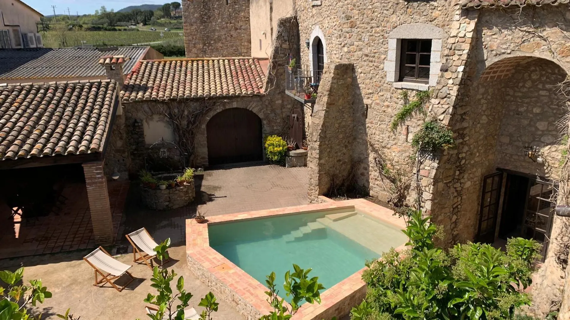 Capmany Els Racons Del Fort Castle Hosting Up To 18 People וילה